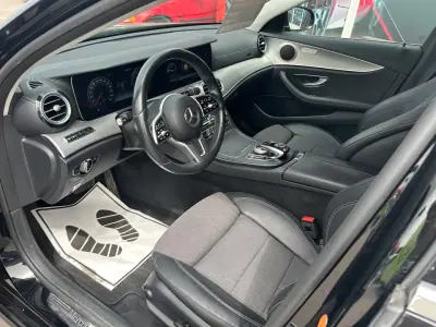 Mercedes-Benz E 300 2020 - 28990 EUR, 140000 km - AUTO.MOTO.pt - 140000km - foto 8 de 23