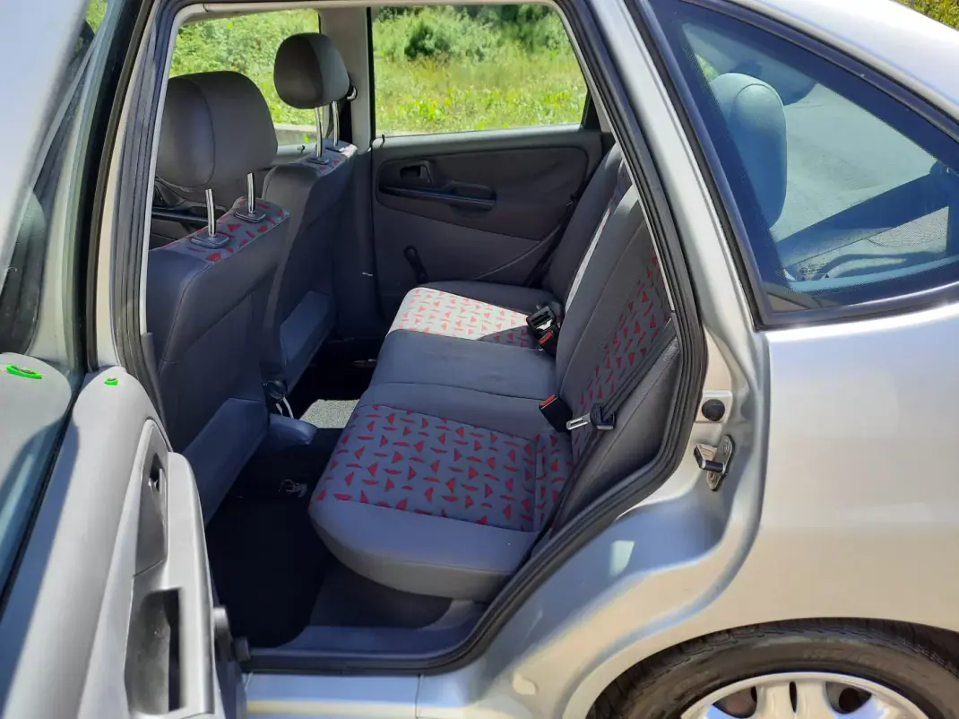 SEAT Cordoba 2001 - 2900 EUR, 206805 km - AUTO.MOTO.pt - 206805km - foto 6 de 12