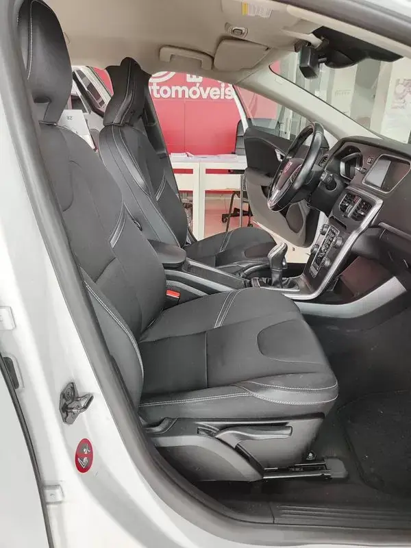 Volvo V40 2013 - 7750 EUR, 298000 km - AUTO.MOTO.pt - 298000km - foto 21 de 36