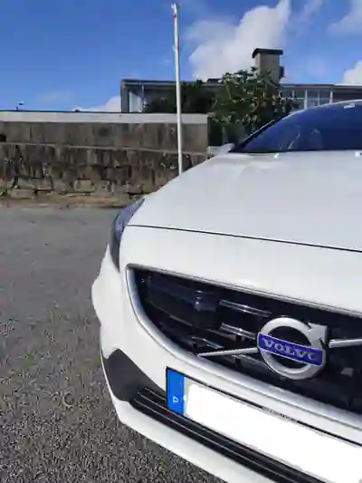 Volvo V40 2016 - 12500 EUR, 207000 km - foto 3 de 15