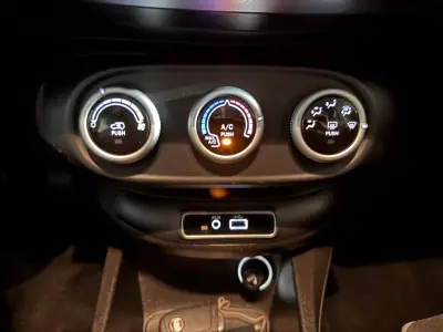 Fiat 500X 2016 - 9900 EUR, 200010 km - AUTO.MOTO.pt - 200010km - foto 18 de 23