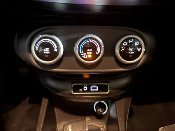 Fiat 500X 2016 - 9900 EUR, 200010 km - AUTO.MOTO.pt - 200010km - foto 18 de 23