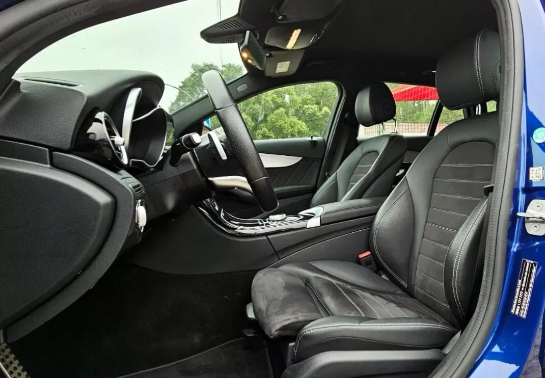 Mercedes-Benz C 300 2020 - 41500 EUR, 94000 km - AUTO.MOTO.pt - 94000km - foto 35 de 46