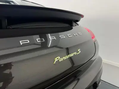 Porsche Panamera 2014 - 45990 EUR, 157000 km - AUTO.MOTO.pt - 157000km - foto 11 de 37