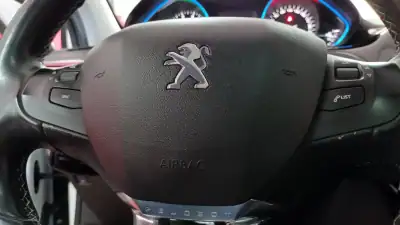 Peugeot 2008 2015 - 11490 EUR, 92490 km - AUTO.MOTO.pt - 92490km - foto 31 de 72