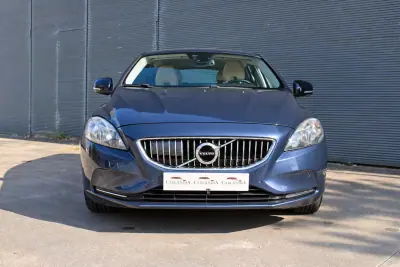 Volvo V40 2013 — photo 2 of 35