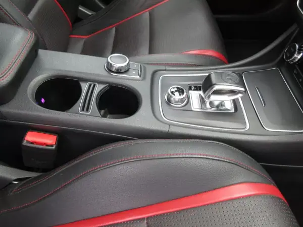Mercedes-Benz A 45 AMG 2017 - 38990 EUR, 110000 km - AUTO.MOTO.pt - 110000km - foto 32 de 56