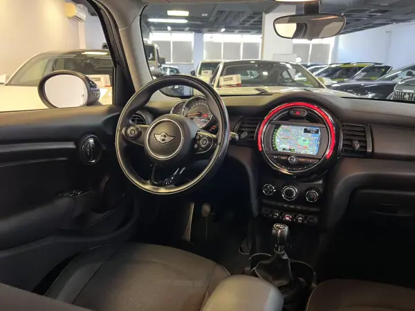 MINI 5 Portas 2016 - 13990 EUR, 95000 km - AUTO.MOTO.pt - 95000km - foto 11 de 41