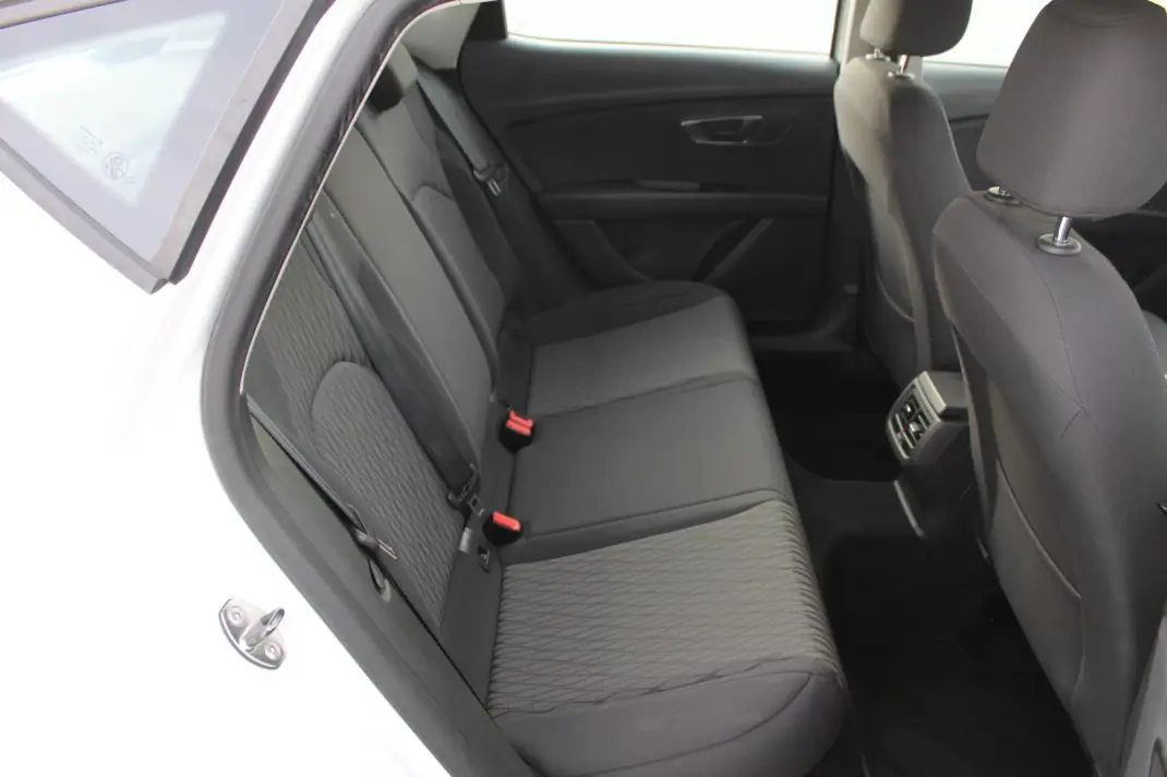 SEAT Leon 2013 - 10250 EUR, 184867 km - AUTO.MOTO.pt - 184867km - foto 16 de 16