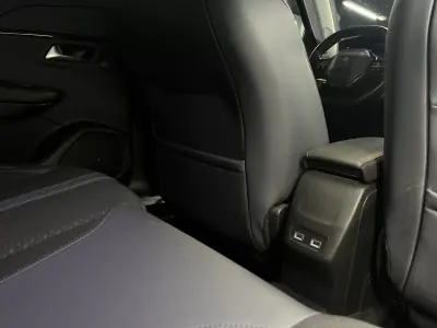 Peugeot e-2008 2020 - 18990 EUR, 50000 km - AUTO.MOTO.pt - 50000km - foto 47 de 51