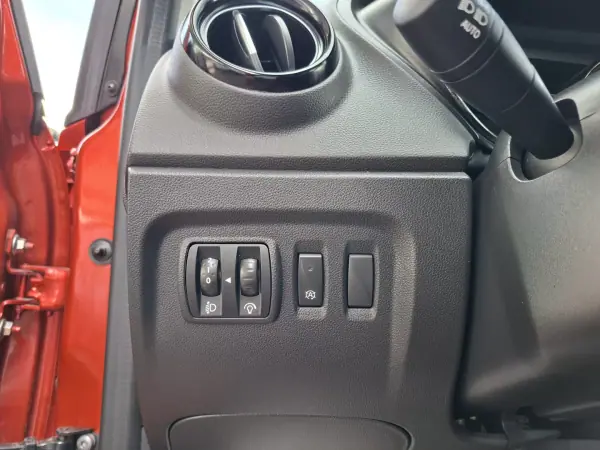 Renault Captur 2019 - 13350 EUR, 79800 km - AUTO.MOTO.pt - 79800km - foto 20 de 27