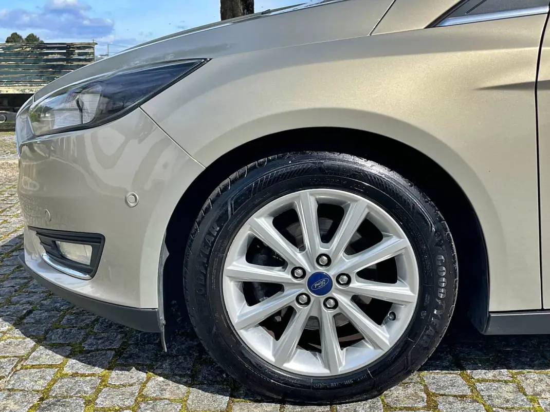 Ford Focus SW 2017 - 7750 EUR, 243000 km - AUTO.MOTO.pt - 243000km - foto 13 de 39