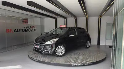 Peugeot 208 2018 - 8900 EUR, 53694 km - foto 2 de 55