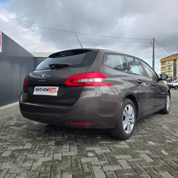 Peugeot 308 SW 2015 - 10250 EUR, 196270 km - AUTO.MOTO.pt - 196270km - foto 4 de 15