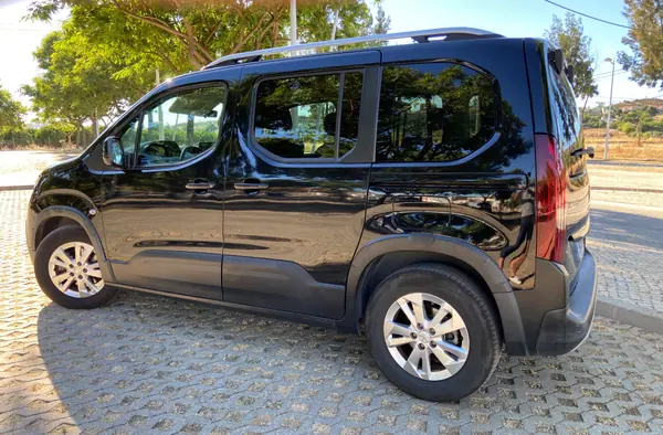 Peugeot Rifter 2019 - 19500 EUR, 110000 km - AUTO.MOTO.pt - 110000km - foto 6 de 11