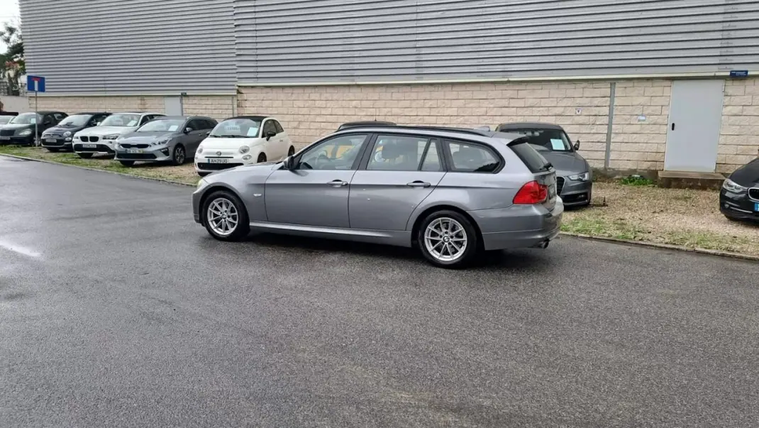 BMW 320 2010 - 11980 EUR, 157813 km - AUTO.MOTO.pt - 157813km - foto 23 de 41