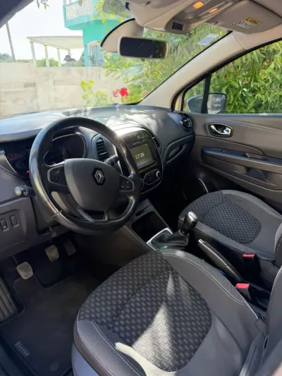 Renault Captur 2019 - 14900 EUR, 98836 km - AUTO.MOTO.pt - 98836km - foto 8 de 9
