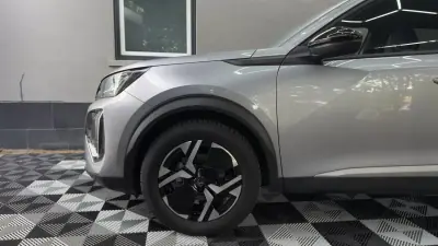 Peugeot 2008 2024 - 16250 EUR, 68637 km - foto 4 de 17