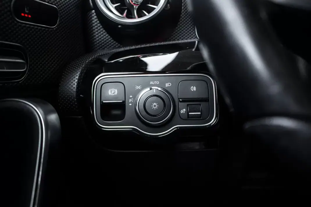 Mercedes-Benz A 180 2019 - 22450 EUR, 102667 km - AUTO.MOTO.pt - 102667km - foto 18 de 48
