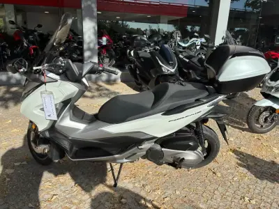 Honda Forza 350 2018 - 4100 EUR, 13172 km - foto 1 de 18