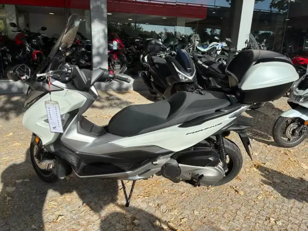 Honda Forza 350 300 IA 2018 Petrol — 13 172 km · Leiria Honda Forza 350 300 IA 2018 Petrol