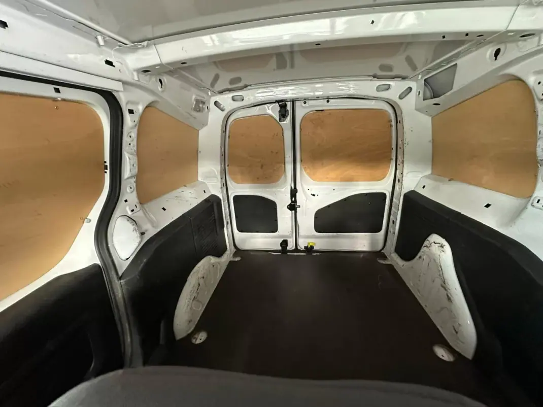 Peugeot Partner 2016 - 10900 EUR, 177432 km - AUTO.MOTO.pt - 177432km - foto 19 de 20