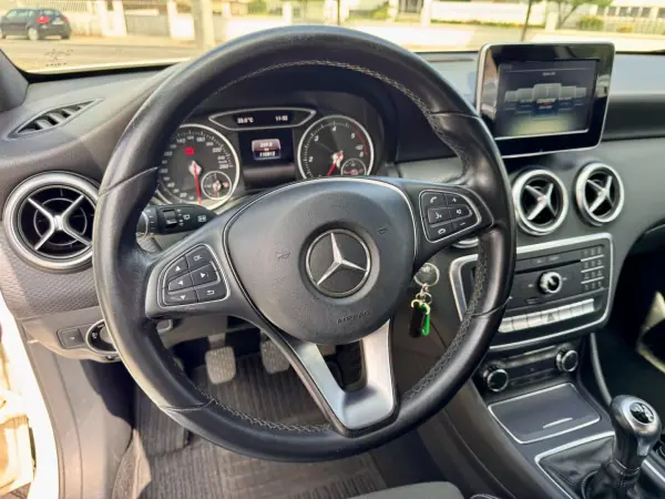 Mercedes-Benz A 200 2016 - 19990 EUR, 110000 km - AUTO.MOTO.pt - 110000km - foto 11 de 19