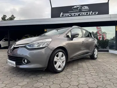 Renault Clio Sport Tourer 2015 - 8990 EUR, 211000 km - AUTO.MOTO.pt - 211000km - foto 19 de 33