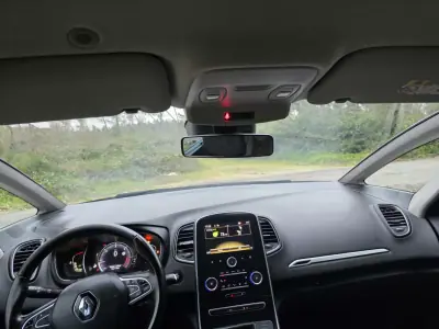 Renault Grand Scénic 2017 - 12750 EUR, 320000 km - AUTO.MOTO.pt - 320000km - foto 34 de 40