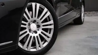 Mercedes-Benz E 250 2009 - 11999 EUR, 478000 km - AUTO.MOTO.pt - 478000km - foto 4 de 35