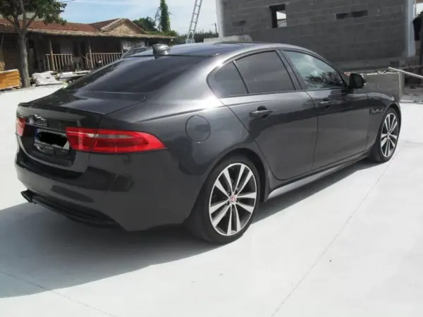 Jaguar XE 2017 - 25950 EUR, 59977 km - AUTO.MOTO.pt - 59977km - foto 34 de 35