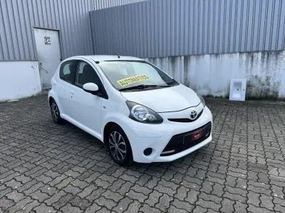 Toyota Aygo 2012 - 8290 EUR, 121000 km - AUTO.MOTO.pt - 121000km - foto 4 de 16
