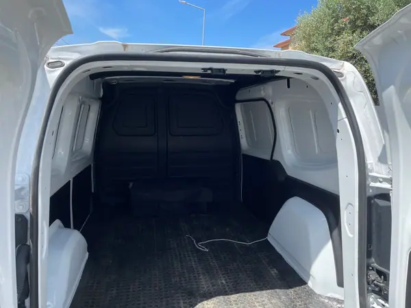 Renault Kangoo 2024 - 16990 EUR, 21000 km - AUTO.MOTO.pt - 21000km - foto 5 de 7