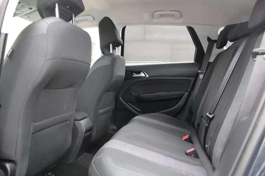 Peugeot 308 SW 2020 - 14990 EUR, 130000 km - AUTO.MOTO.pt - 130000km - foto 12 de 25