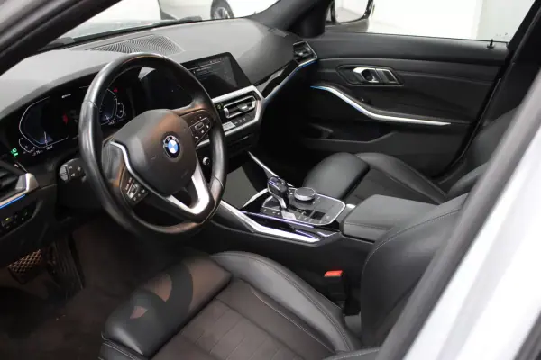 BMW 320 2021 - 26900 EUR, 108256 km - AUTO.MOTO.pt - 108256km - foto 7 de 24