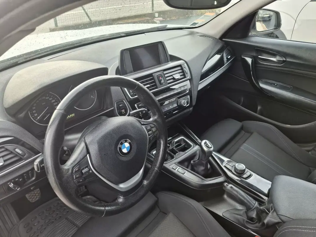 BMW 116 2015 - 1495 EUR, 201000 km - AUTO.MOTO.pt - 201000km - foto 10 de 12