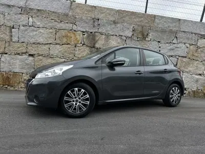 Peugeot 208 2015 - 7990 EUR, 73000 km - AUTO.MOTO.pt - 73000km - foto 3 de 51