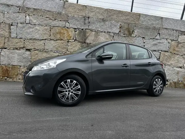 Peugeot 208 2015 - 7990 EUR, 73000 km - AUTO.MOTO.pt - 73000km - foto 3 de 51