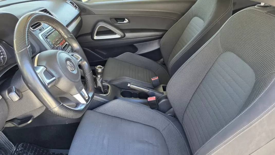 Volkswagen Scirocco 2012 - 13990 EUR, 166000 km - AUTO.MOTO.pt - 166000km - foto 14 de 23