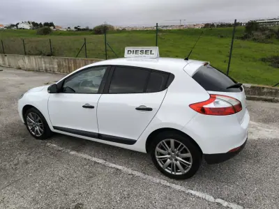 Renault Mégane 1.5 DCI III Hatchback 2013 - 4950 EUR, 317737 km - AUTO.MOTO.pt - 317737km - foto 18 de 50