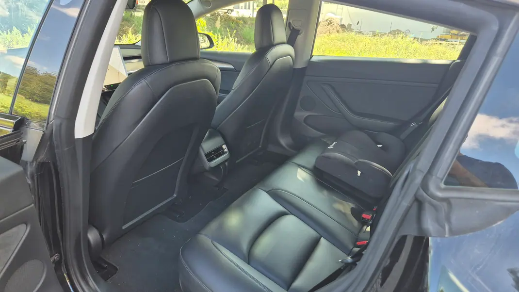 Tesla Model 3 2021 - 23000 EUR, 89000 km - AUTO.MOTO.pt - 89000km - foto 4 de 7