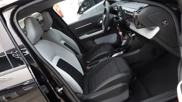 Citroën e-C3 2025 - 21750 EUR, 23000 km - AUTO.MOTO.pt - 23000km - foto 12 de 32