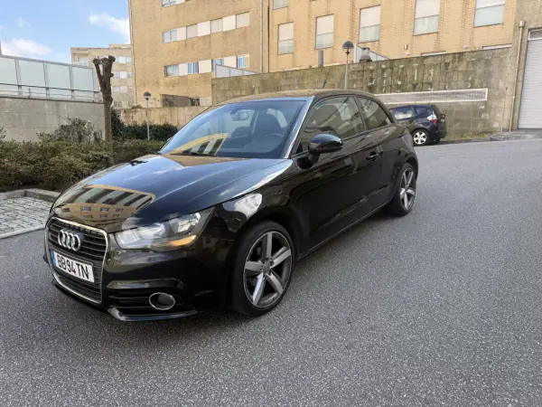 Audi A1 2011 - 8450 EUR, 203000 km - AUTO.MOTO.pt - 203000km - foto 3 de 14