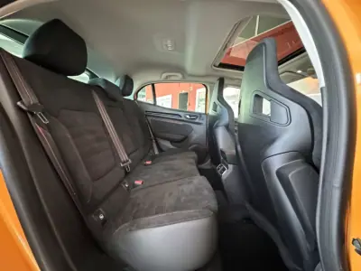 Renault Mégane 2019 - 49990 EUR, 11812 km - AUTO.MOTO.pt - 11812km - foto 15 de 25