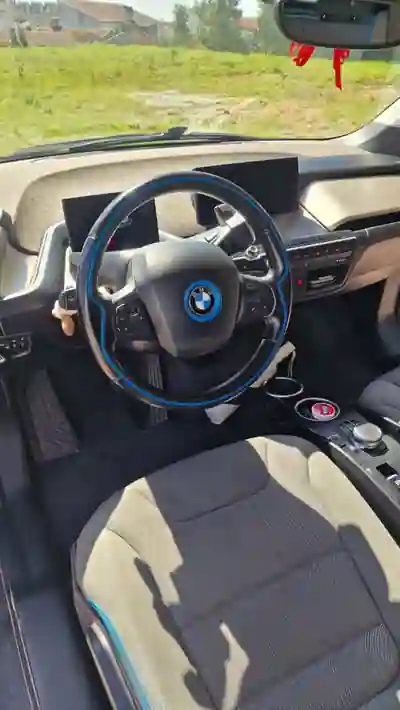 BMW i3 2017 - 19500 EUR, 151000 km - AUTO.MOTO.pt - 151000km - foto 14 de 17