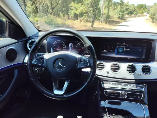 Mercedes-Benz E 350 2016 - 24900 EUR, 179677 km - AUTO.MOTO.pt - 179677km - foto 20 de 21