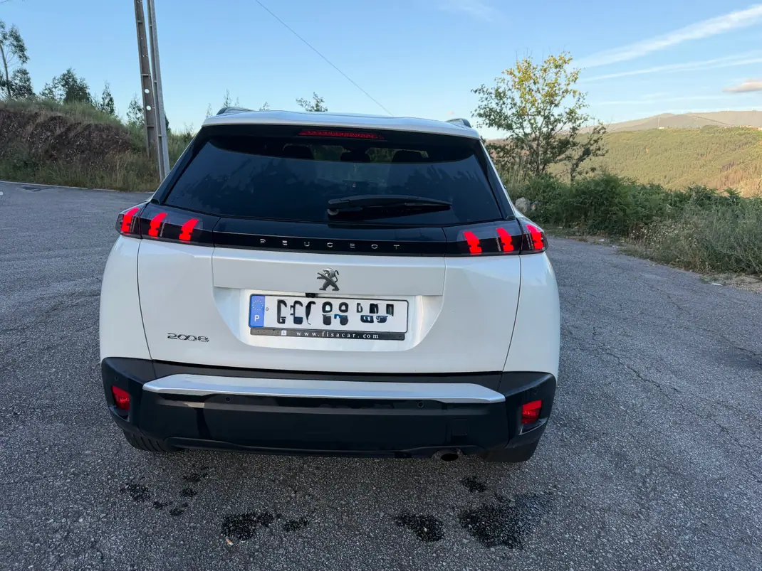 Peugeot 2008 2023 - 19000 EUR, 47800 km - AUTO.MOTO.pt - 47800km - foto 6 de 11