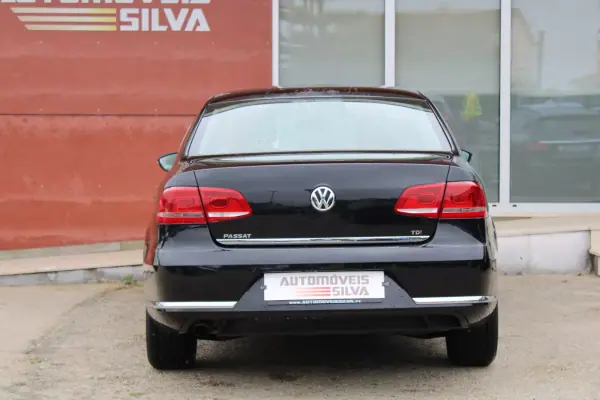 Volkswagen Passat 2011 - 10990 EUR, 174000 km - AUTO.MOTO.pt - 174000km - foto 9 de 30