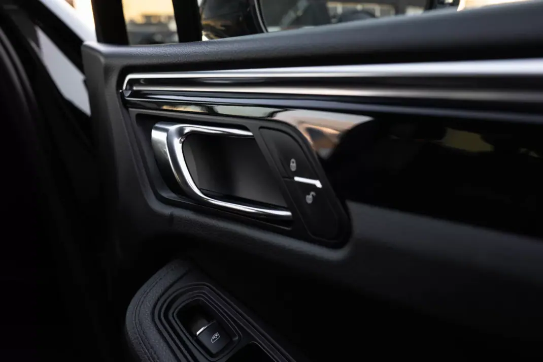 Porsche Macan 2014 - 35600 EUR, 199000 km - AUTO.MOTO.pt - 199000km - foto 30 de 47