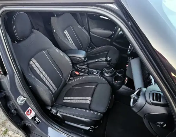 MINI Cooper 2015 - 21500 EUR, 94000 km - AUTO.MOTO.pt - 94000km - foto 30 de 34